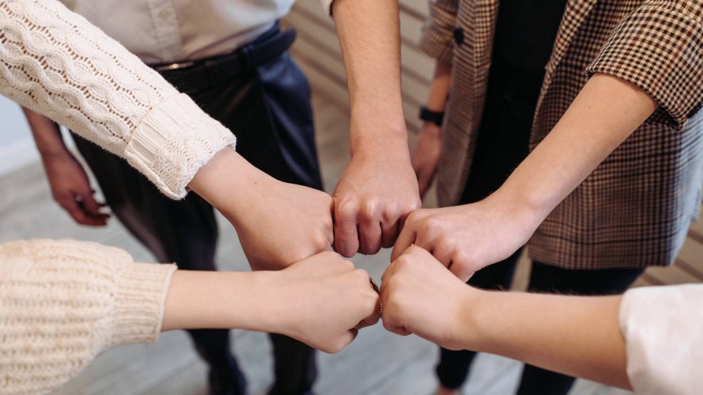 Peer support and connection in partial hospitalization addiction treatment