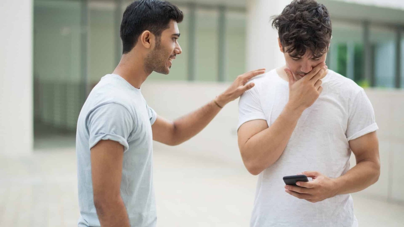 how to help an alcoholic friend? You should offer support without forcing the issue