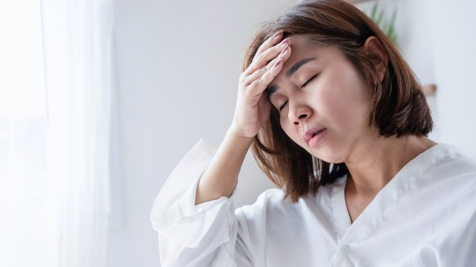 PAWS Alcohol Withdrawal Post-Acute Withdrawal Explained hero image women suffering with PAWS headache.