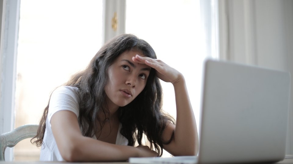 What Is a Dry Drunk Syndrome, Signs, and Recovery hero image of woman cringing.