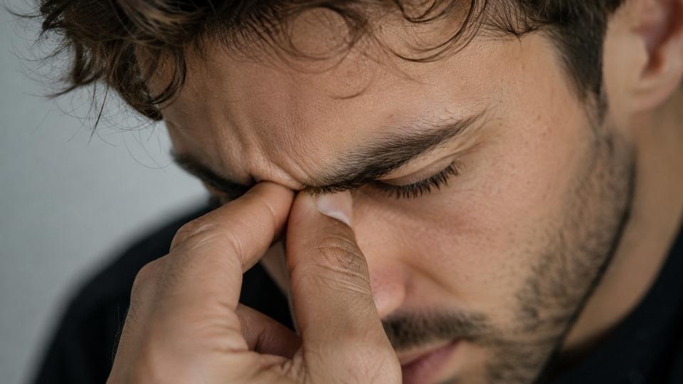 Cocaine Overdose hero image or a man feeling severe symptoms.
